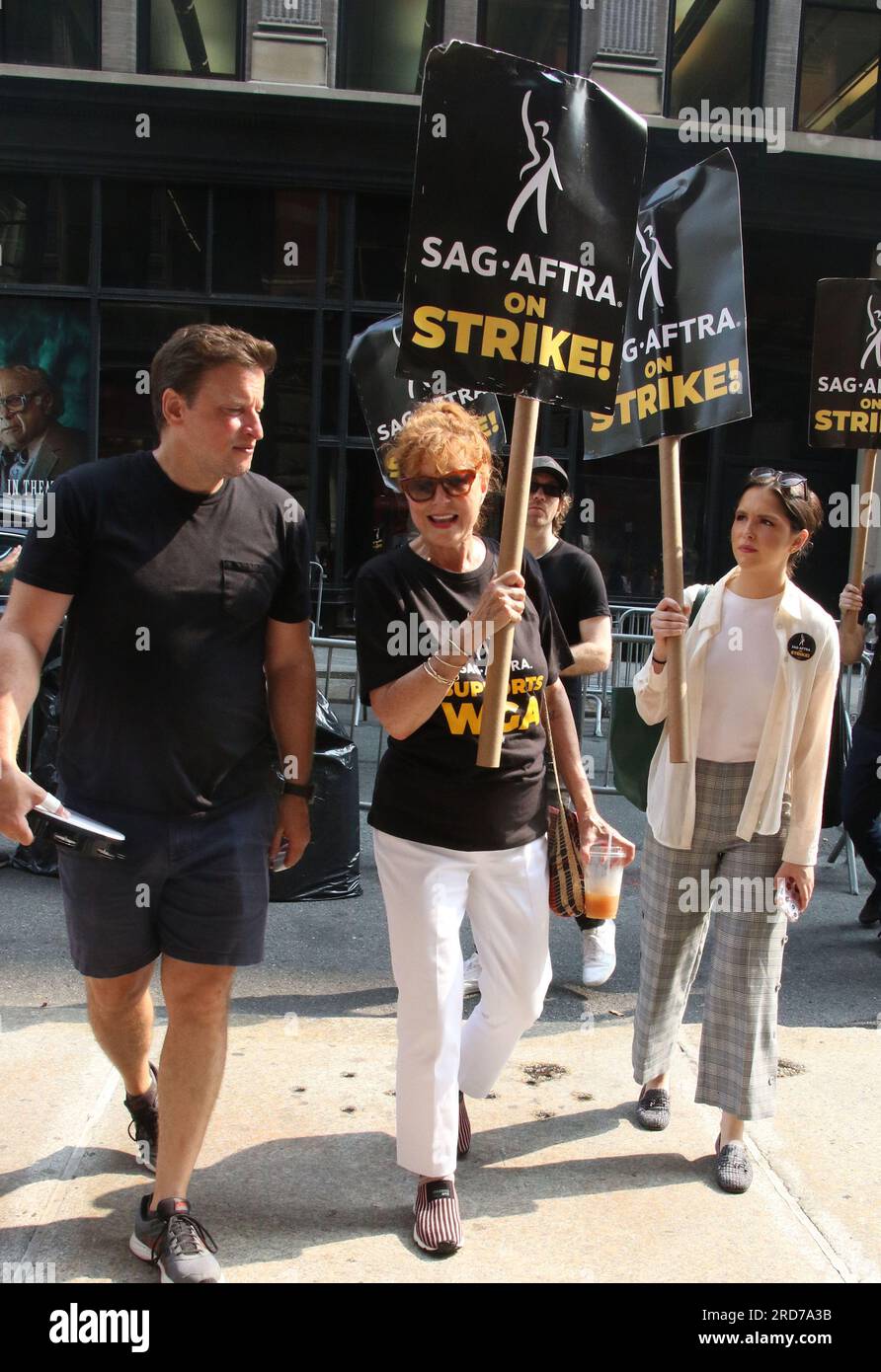New York, NY, USA. 17th July, 2023. Susan Sarandon seen picketing