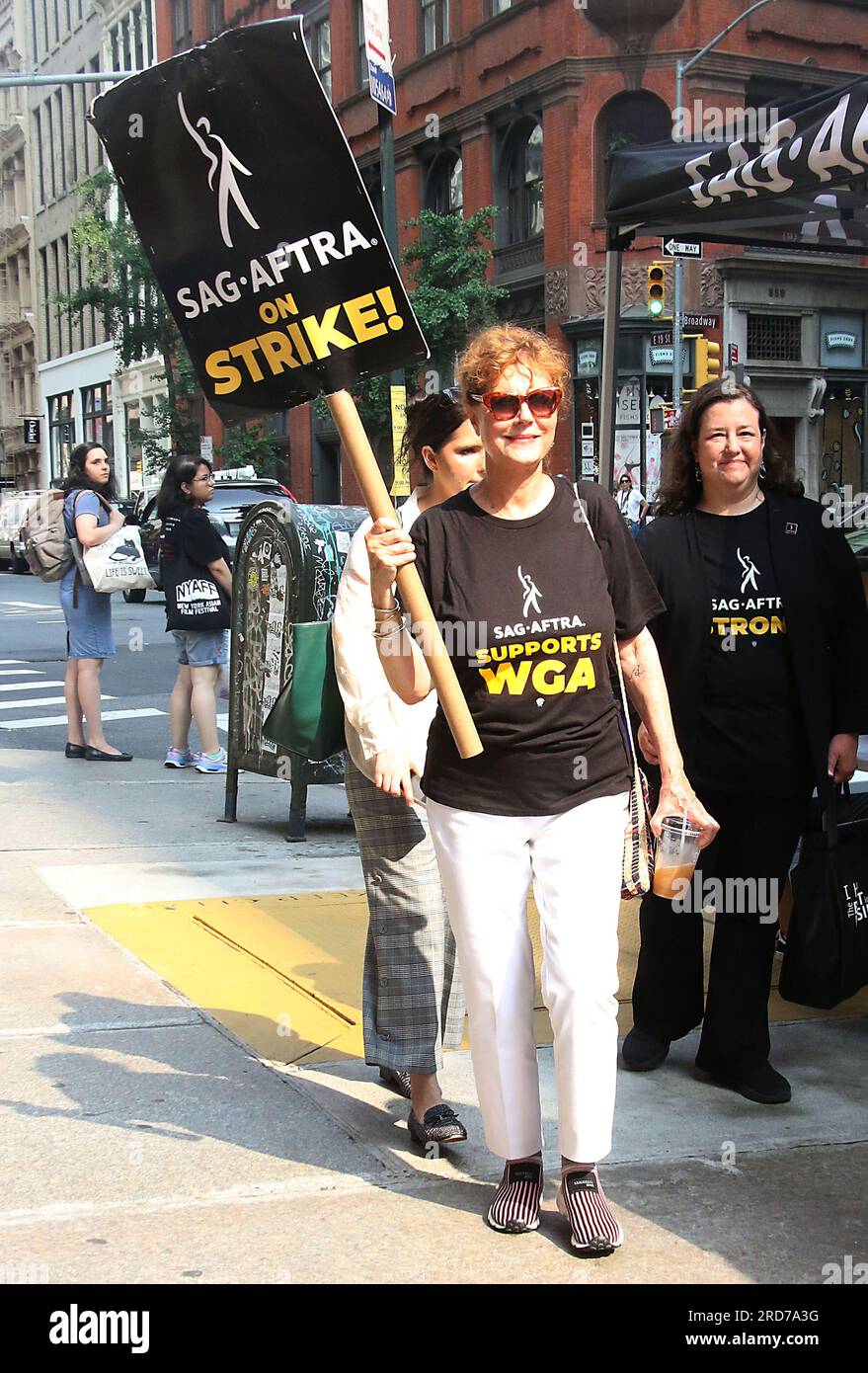 New York, NY, USA. 17th July, 2023. Susan Sarandon seen picketing