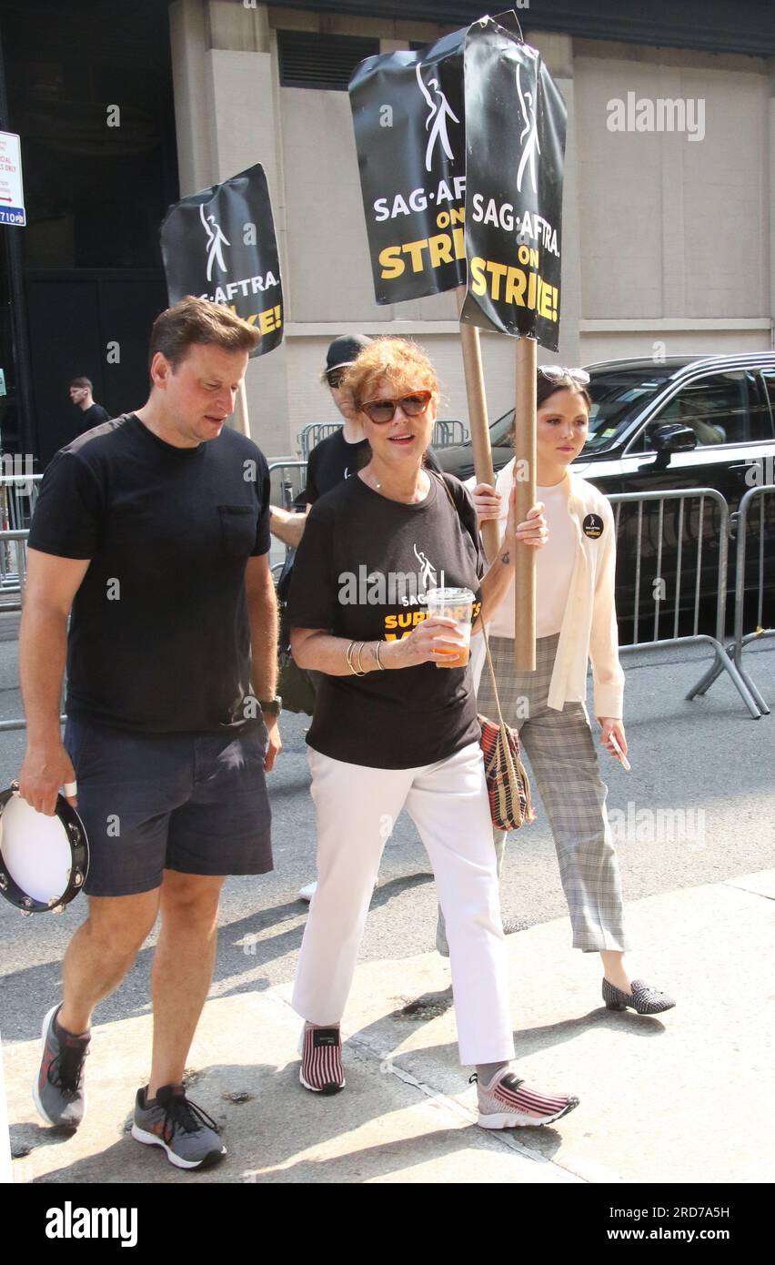 New York, NY, USA. 17th July, 2023. Susan Sarandon seen picketing