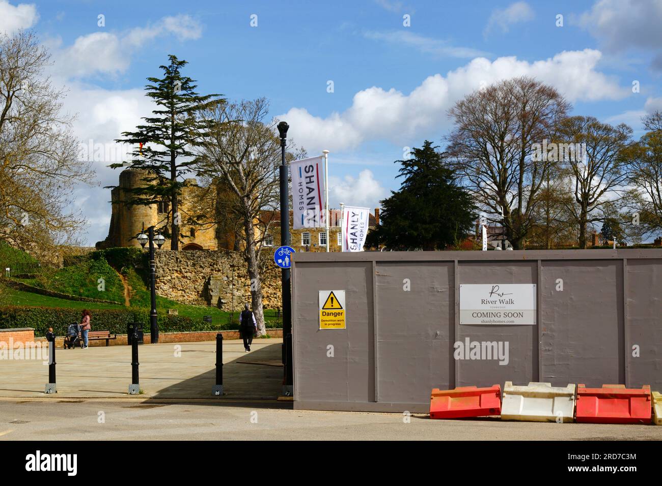 River Walk and corner of construction site for new Shanly Homes River Walk housing complex, castle gatehouse in background, Tonbridge, Kent, England Stock Photo