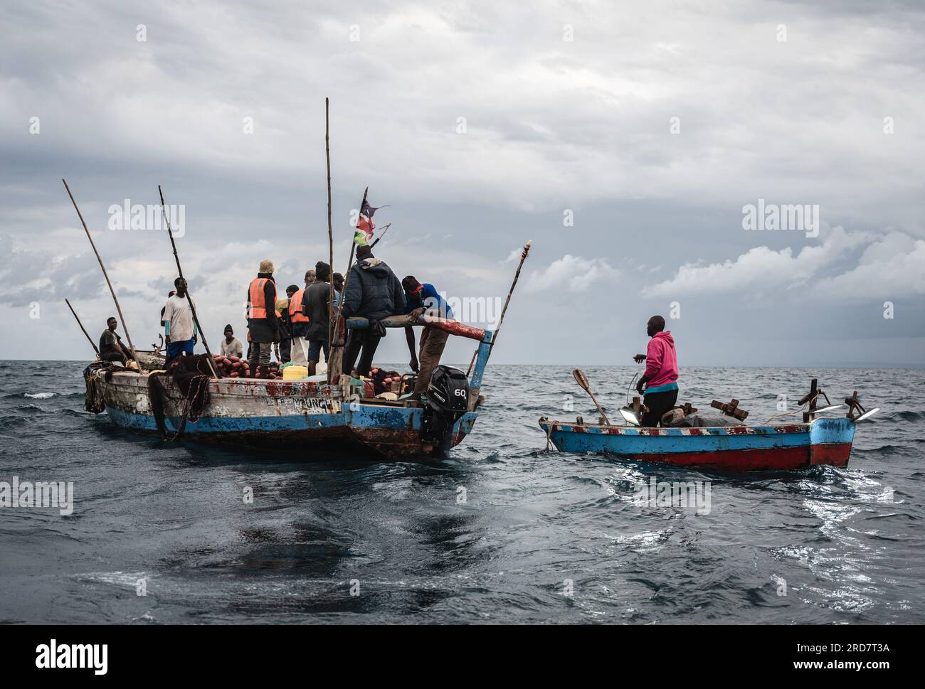 (230719) -- NAIROBI, July 19, 2023 (Xinhua) -- Fishermen catch fish in east Kenya, June 22, 2023. (Xinhua/Wang Guansen) Stock Photo