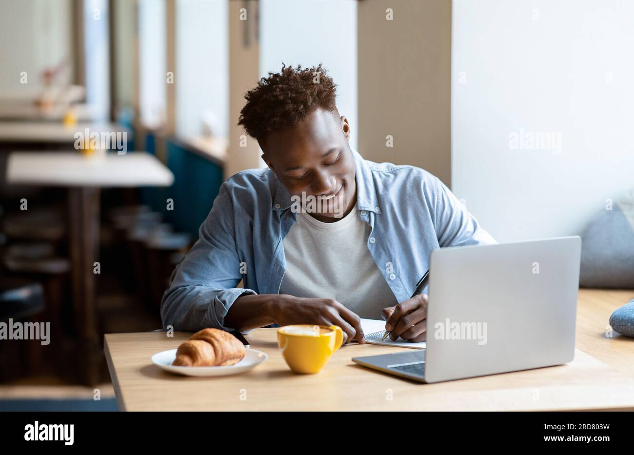 Online education happy black hi-res stock photography and images - Alamy