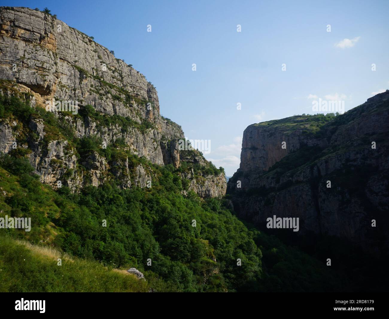 Stepanakert, Azerbaijan. 13th June, 2019. General view of Honut Canyon Natural Reserve in Shusha, Nagorno-Karabakh. The unrecognised yet de facto independent country in South Caucasus, Nagorno-Karabakh (also known as Artsakh) has been in the longest-running territorial dispute between Azerbaijan and Armenia in post-Soviet Eurasia since the collapse of Soviet Union. It is mainly populated by ethnic Armenians. (Credit Image: © Jasmine Leung/SOPA Images via ZUMA Press Wire) EDITORIAL USAGE ONLY! Not for Commercial USAGE! Stock Photo