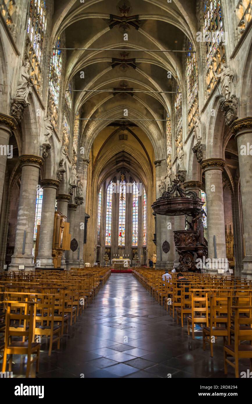 The nave and the choir, Church of Our Lady of Victories at the Sablon