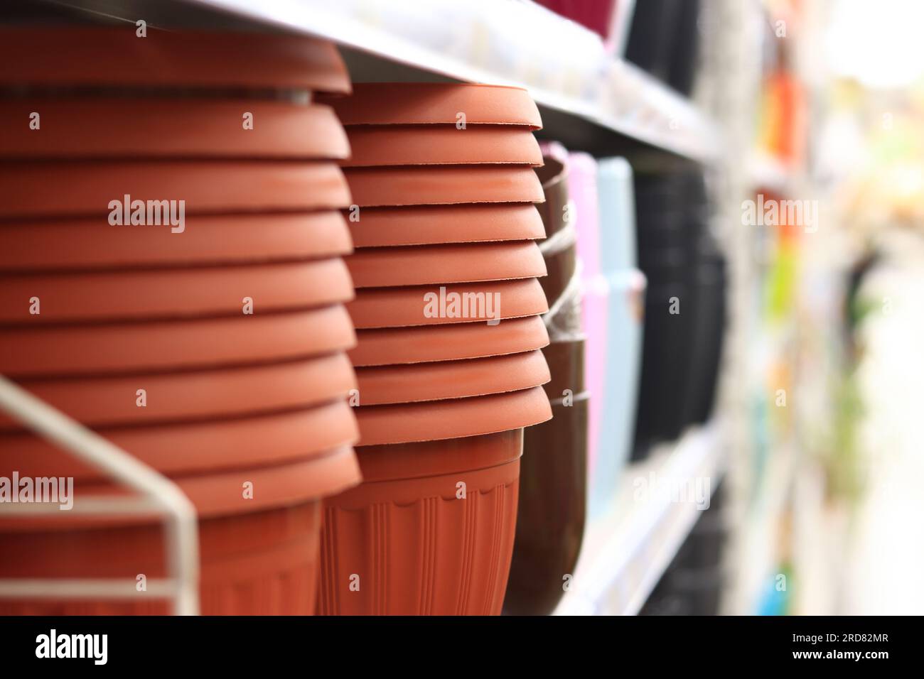Stack of flower pots hi-res stock photography and images - Alamy