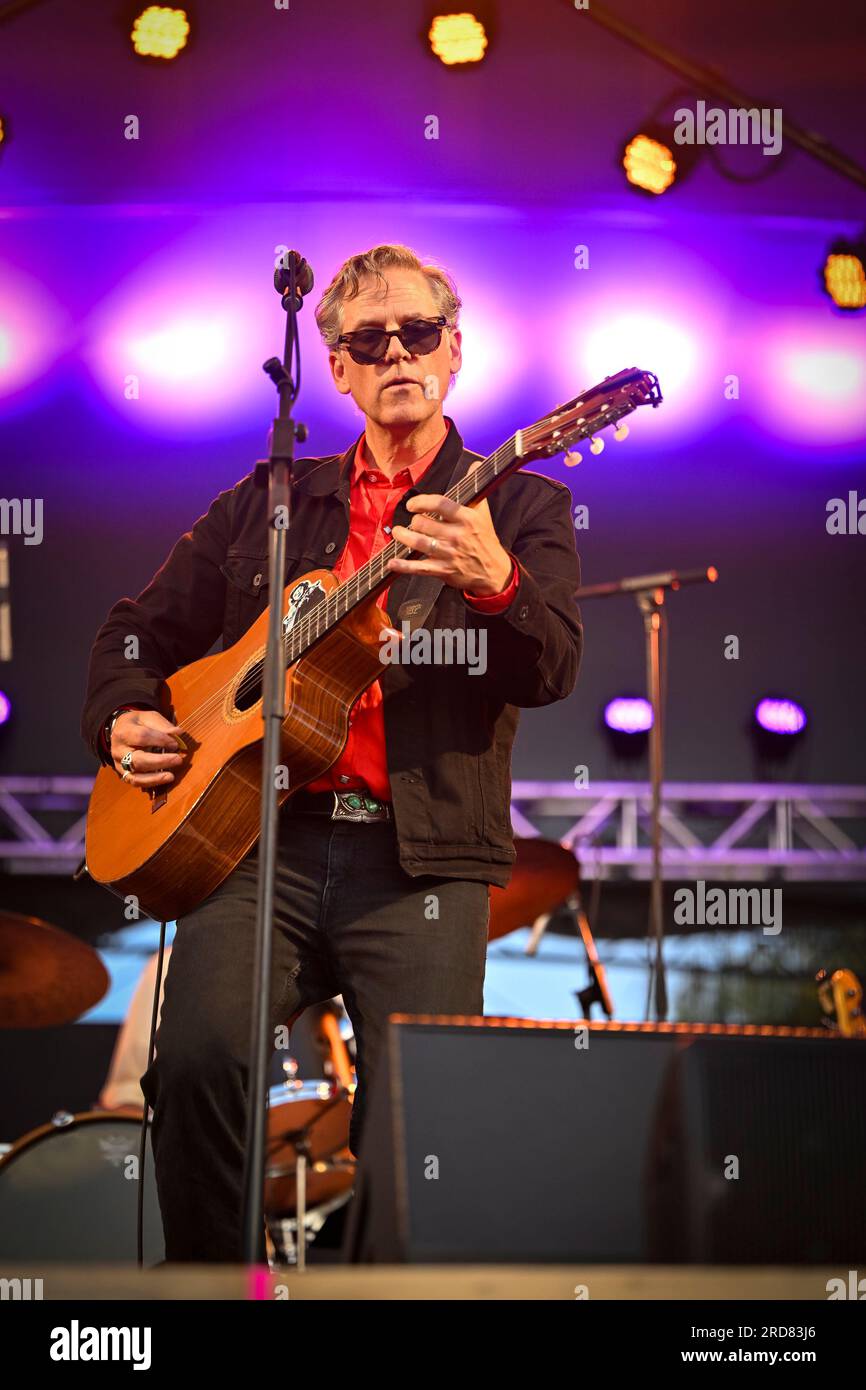 Singer joey burns hi res stock photography and images Alamy
