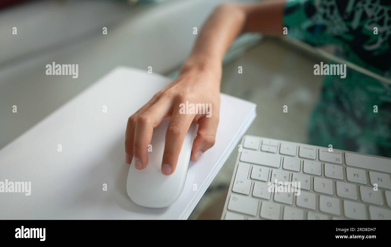Child browsing internet in front of computer screen Stock Photo - Alamy
