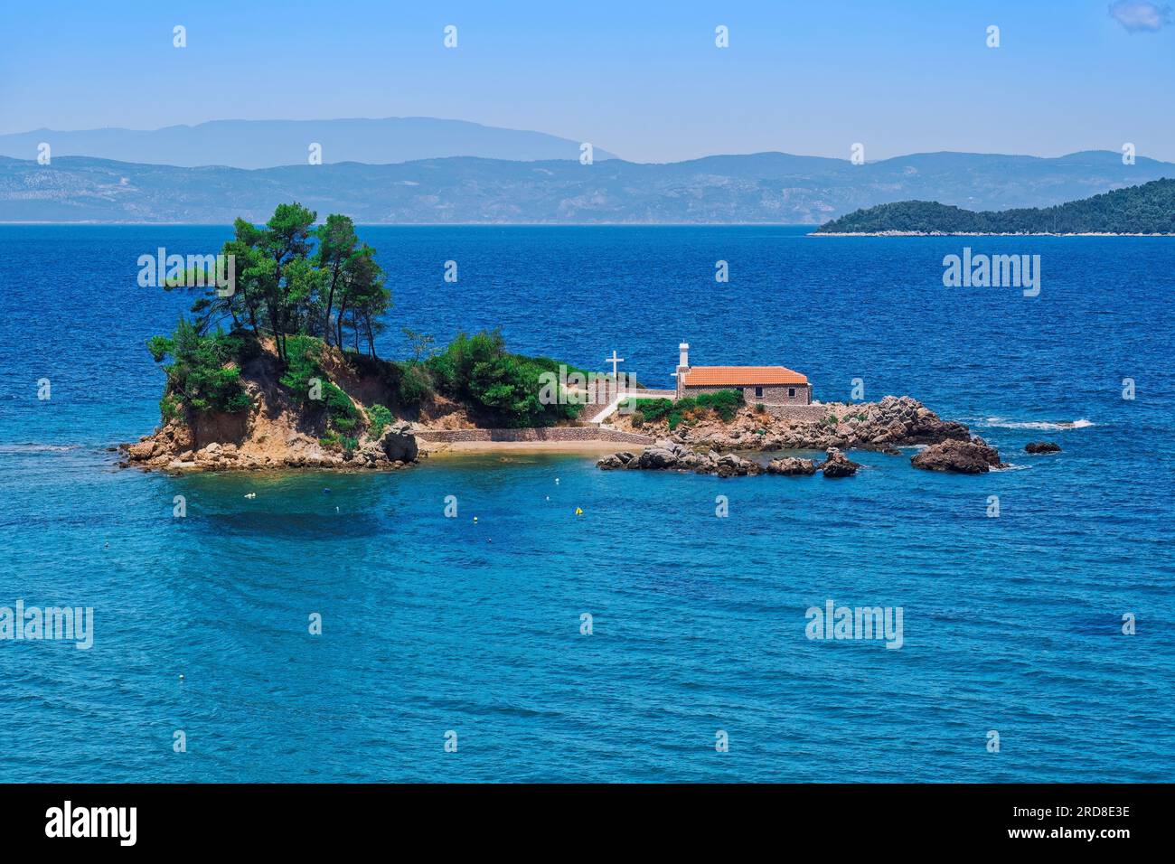 Small islands in calm sea hi res stock photography and images Alamy