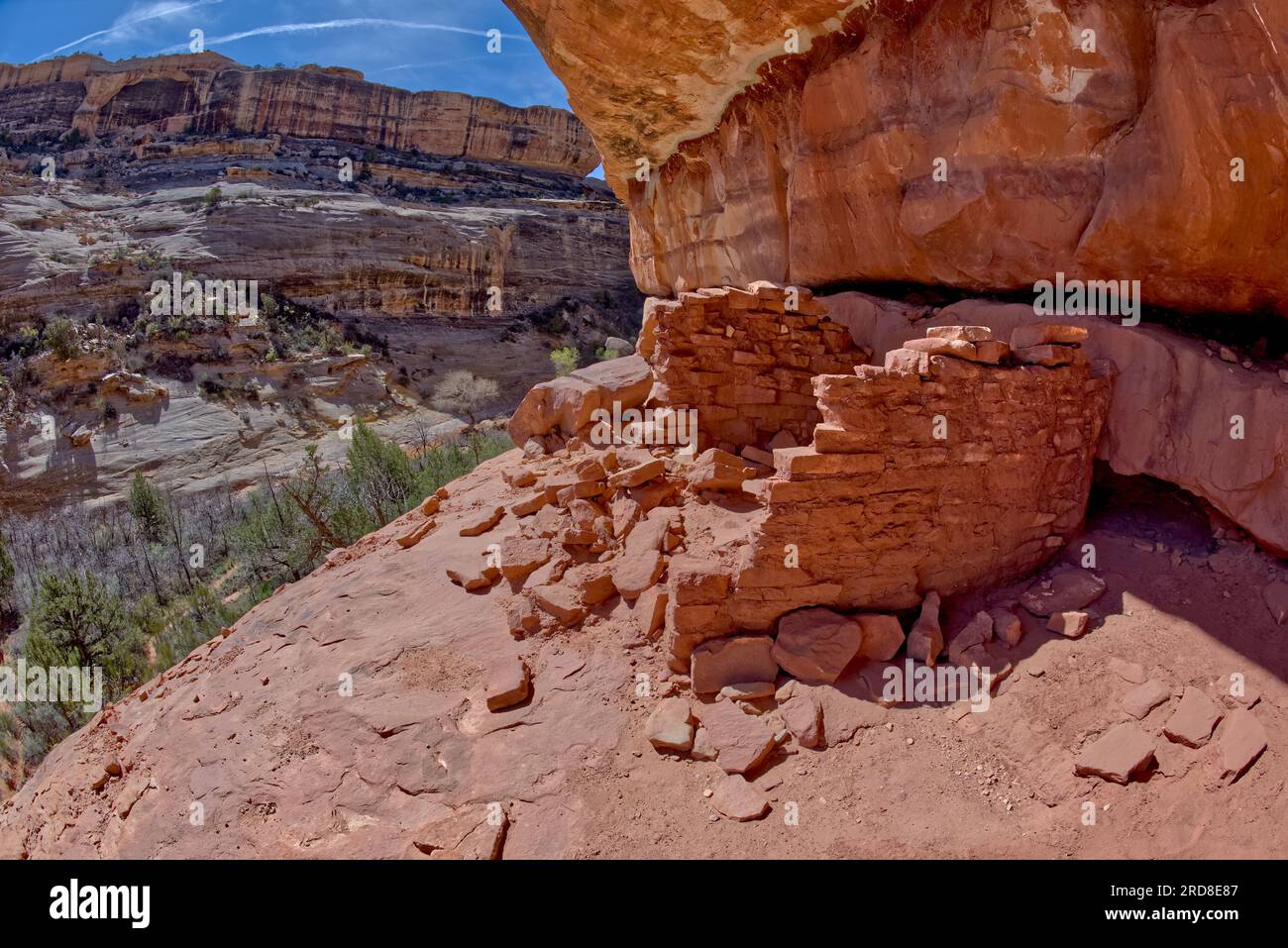 The Horse Collar Ruins located between the Sipapu Arch Bridge and the