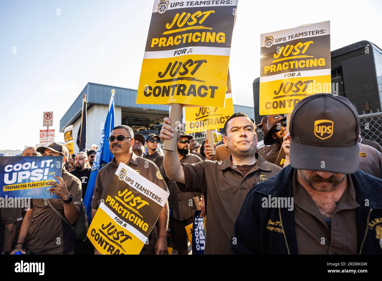 UPS Freight and road traffic at Olympic Blvd / Figueroa St. in LA ...