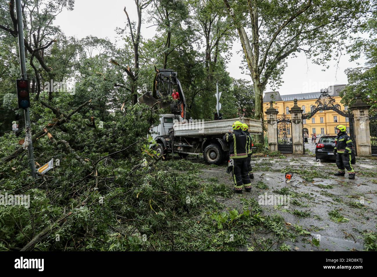 Strong wind rain hit roof hi-res stock photography and images - Alamy
