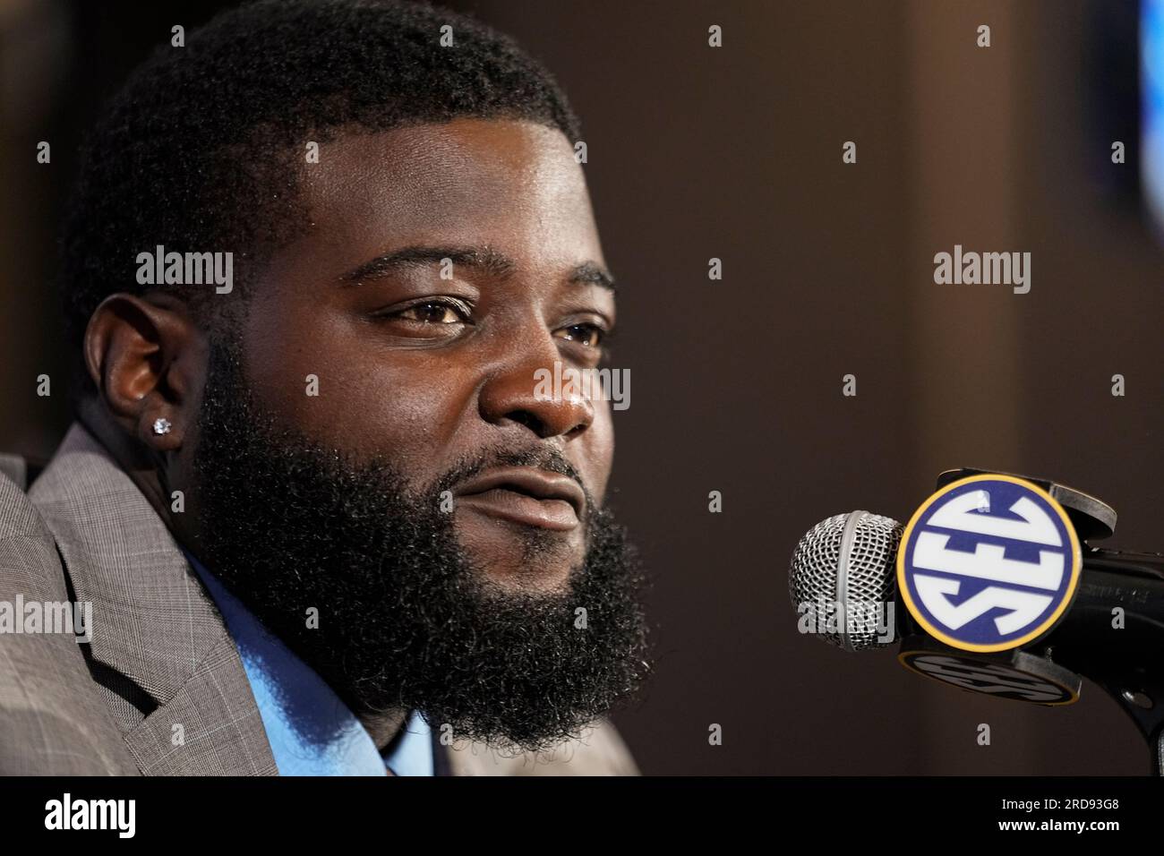 Kentucky defensive lineman Octavious Oxendine responds to questions