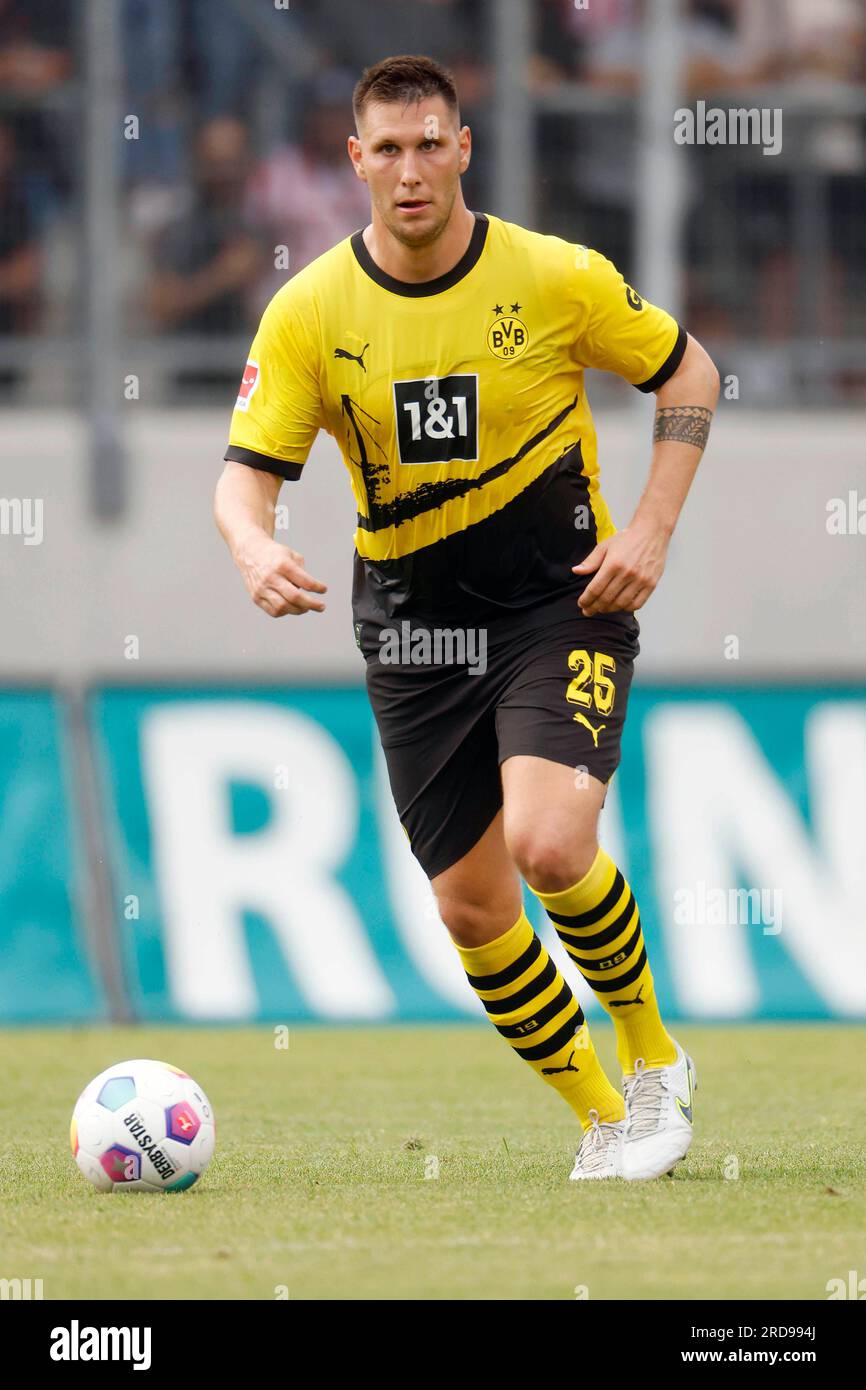 Oberhausen, Deutschland, 1. Fussball Bundesliga Freundschaftsspiel Rot Weiss Oberhausen vs. Borussia Dortmund 2:3 am 19. 07. 2023 im Stadion Niederrhein in Oberhausen Niklas SÜLE (SUELE) (BVB) Norbert Schmidt, Duesseldorf Stock Photo