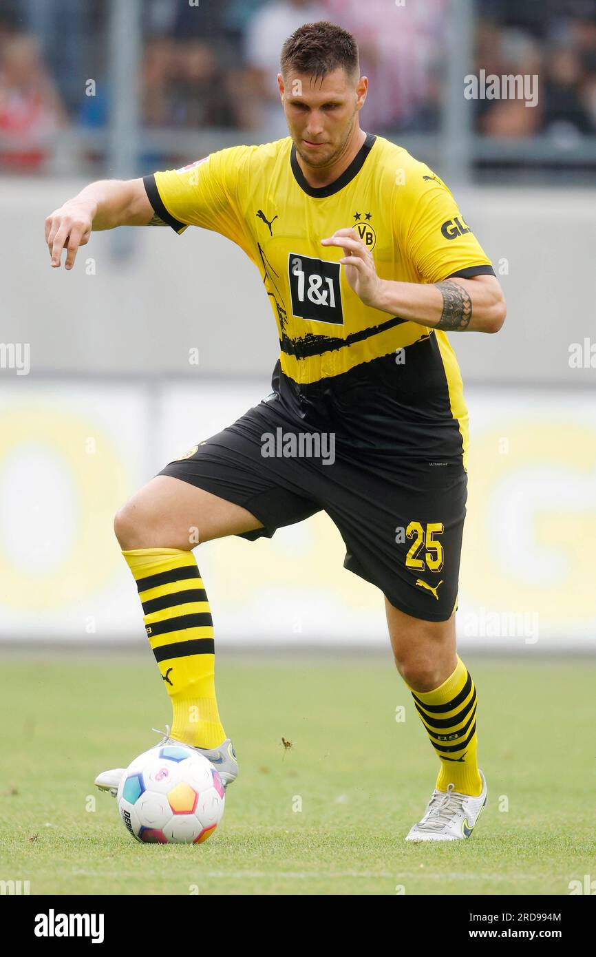 Oberhausen, Deutschland, 1. Fussball Bundesliga Freundschaftsspiel Rot Weiss Oberhausen vs. Borussia Dortmund 2:3 am 19. 07. 2023 im Stadion Niederrhein in Oberhausen Niklas SÜLE (SUELE) (BVB) Norbert Schmidt, Duesseldorf Stock Photo