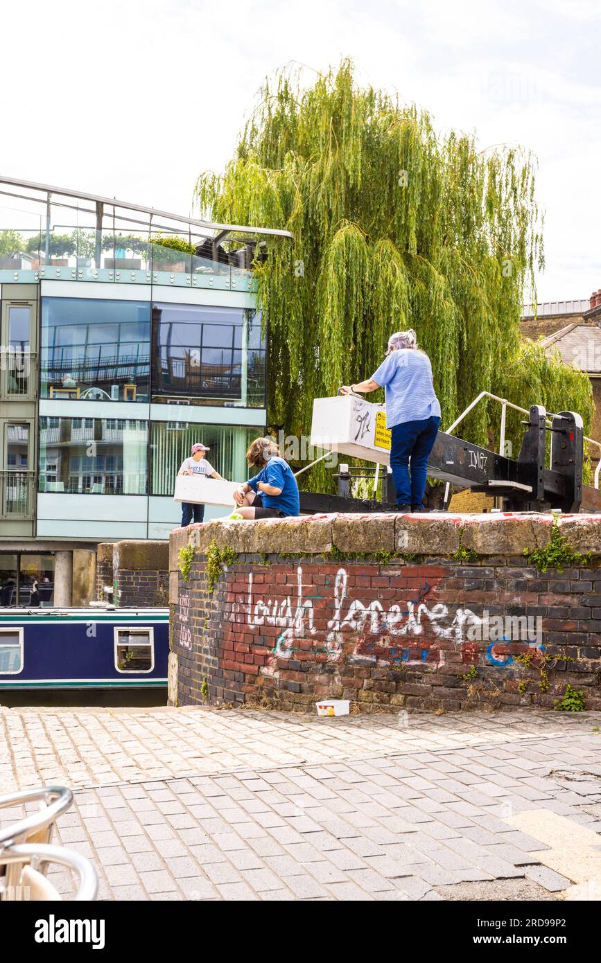Pathways along the canal hi-res stock photography and images - Alamy