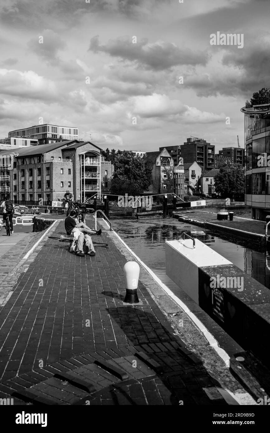London canal bridges Black and White Stock Photos & Images - Alamy