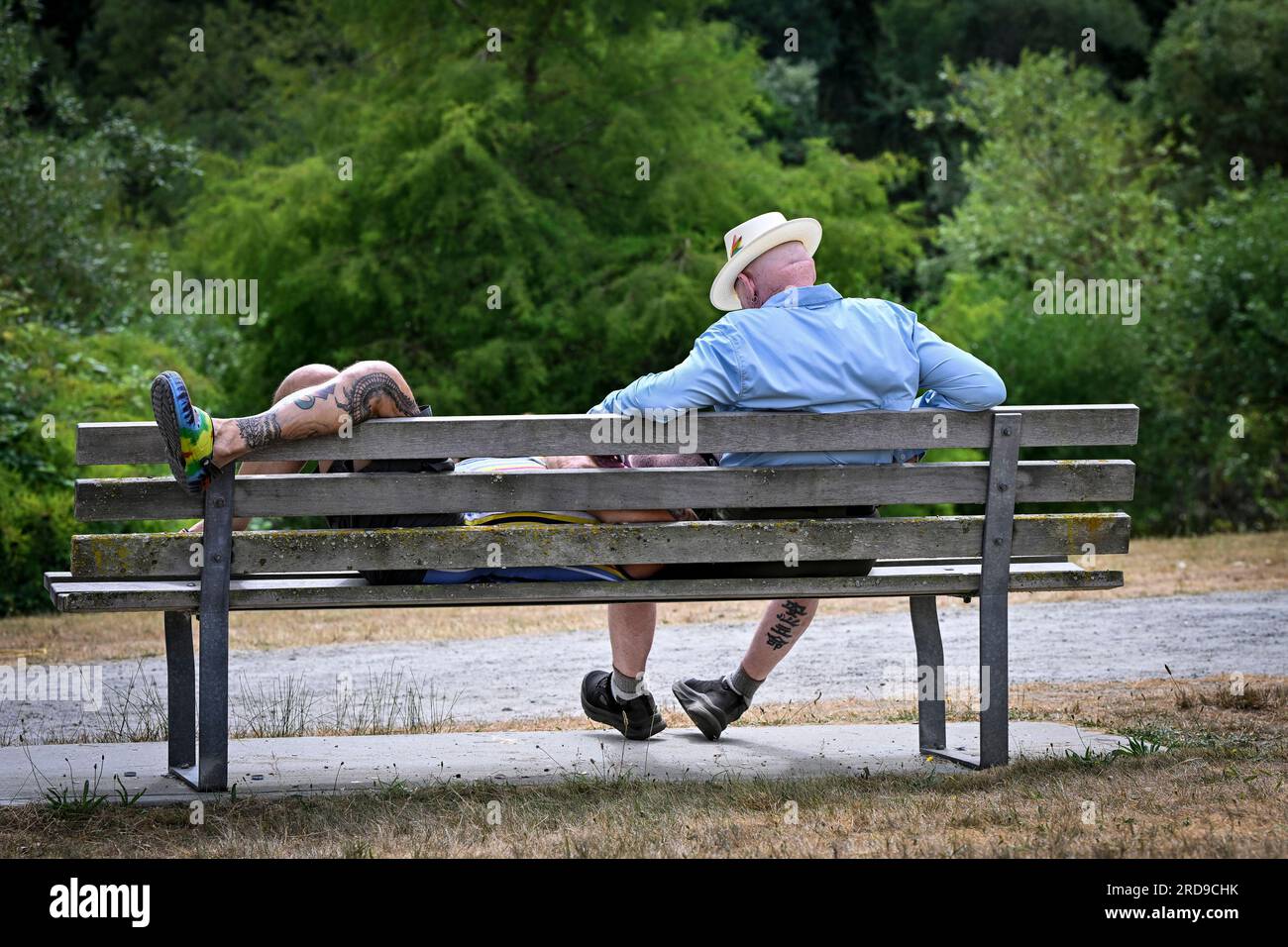 couple on park bench, Stock Photo