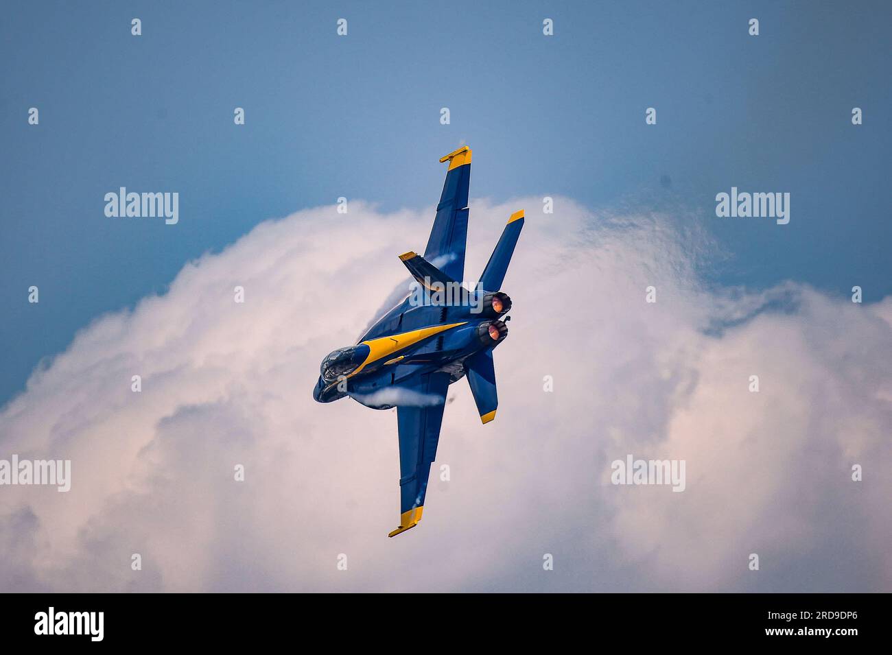 the-u-s-navy-flight-demonstration-squadron-the-blue-angels-perform