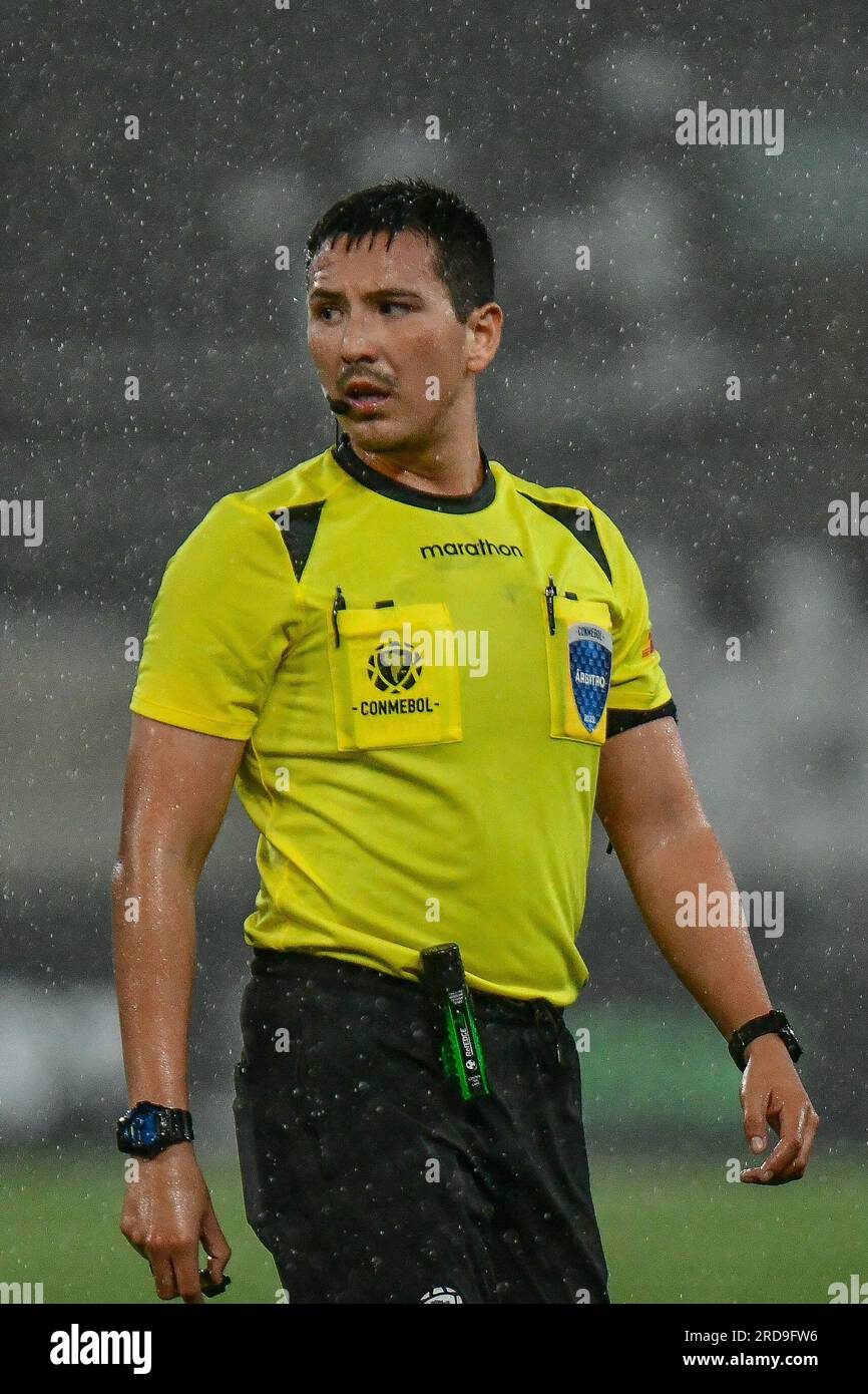 Rio De Janeiro, Brazil. 19th July, 2023. Nilton Santos Stadium Referee Kevin Ortega (PER), during the match between Botafogo and Patronato, of the 2023 Sulamericana playoffs, at Nilton Santos Stadium ( Engenhao ), this Wednesday, 19. 30761 (Marcello Dias/SPP) Credit: SPP Sport Press Photo. /Alamy Live News Stock Photo