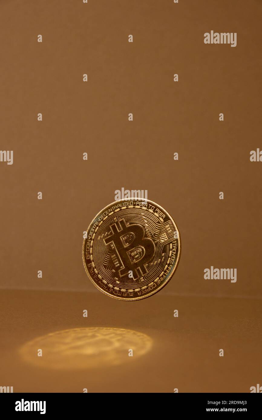 Coin spinning reflection hi-res stock photography and images - Alamy