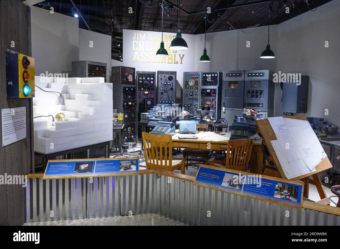 Atomic age hi-res stock photography and images - Alamy