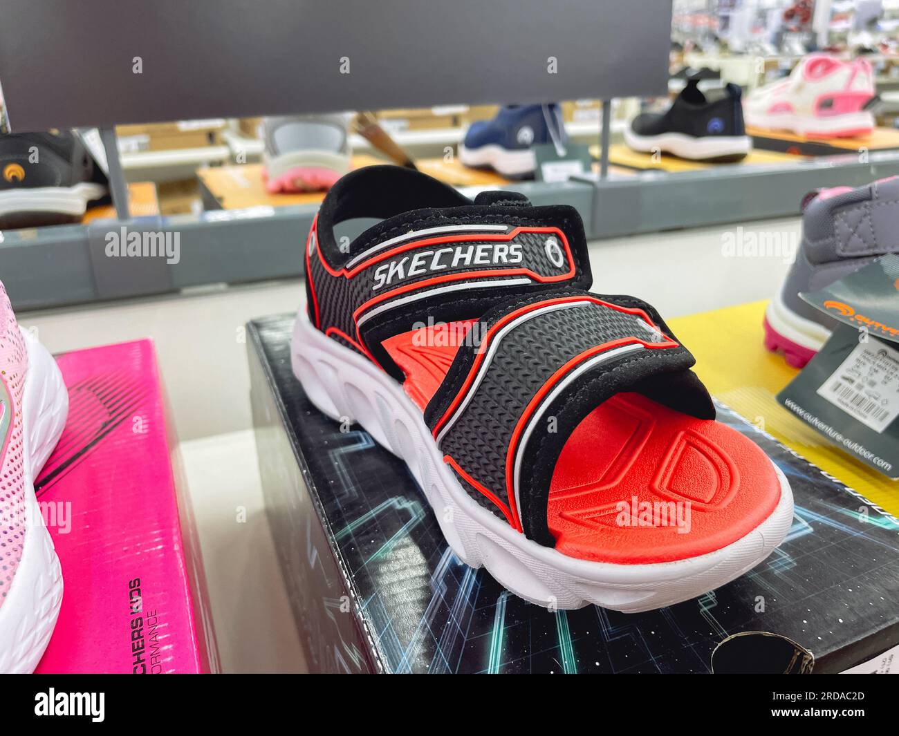 Skechers logo hi-res stock photography and images - Alamy