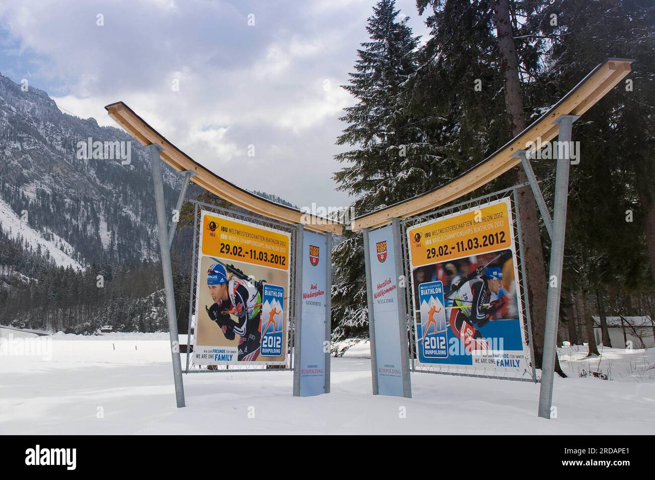Am Mittwoch geht´s los. Die Hinweise auf die Biathlon Weltmeisterschaft sind in Ruhpolding nicht mehr zu übersehen. Bildmontage der beiden Aushängeschilder der WM: Magdalena NEUNER und Michael GREIS Stock Photo