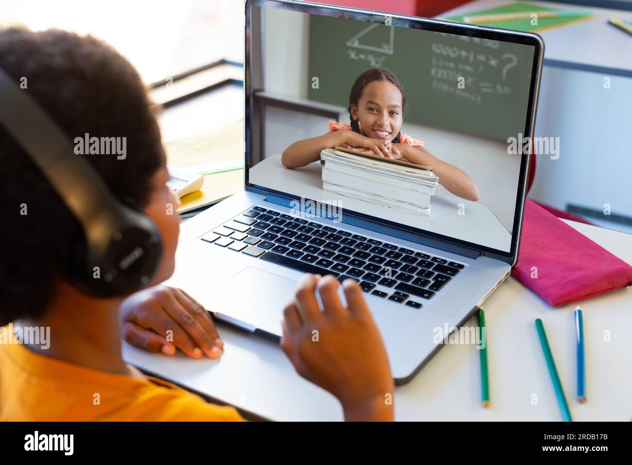 Boy girl studying online hi-res stock photography and images - Alamy