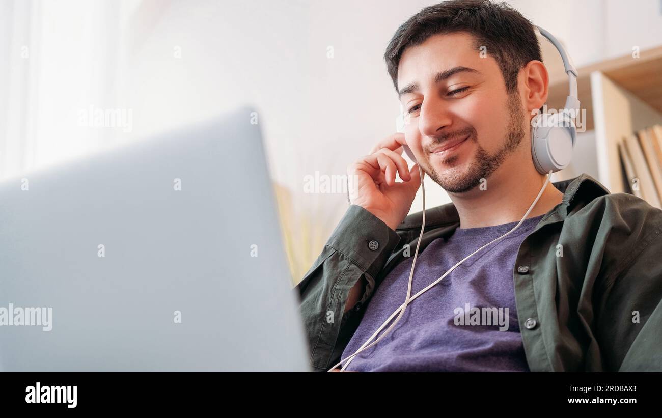 Middle eastern guy headphones hi-res stock photography and images - Alamy