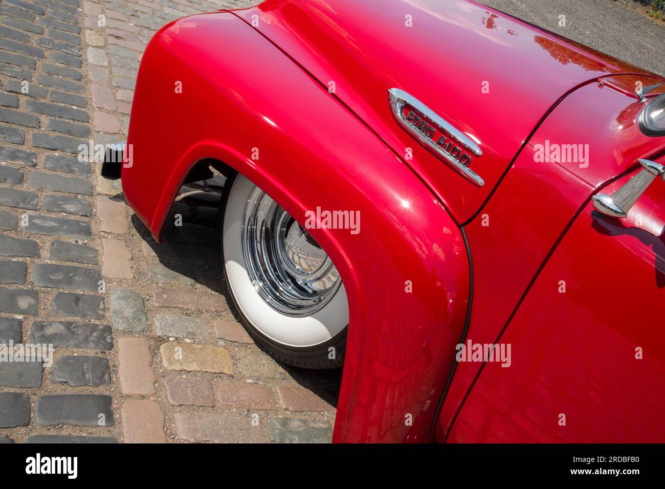 Custom modified 1953 Ford F100 tuck on air bags Stock Photo Alamy