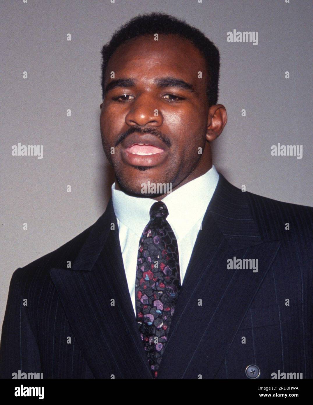 Evander holyfield 1990 hi-res stock photography and images - Alamy