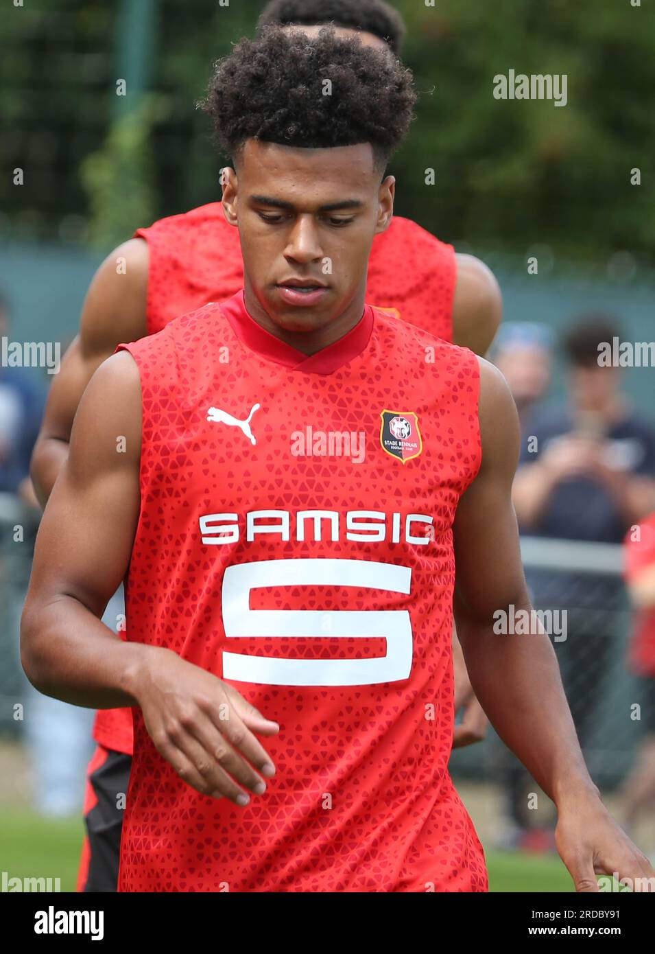 Porno qora yigit kampirni sikadi