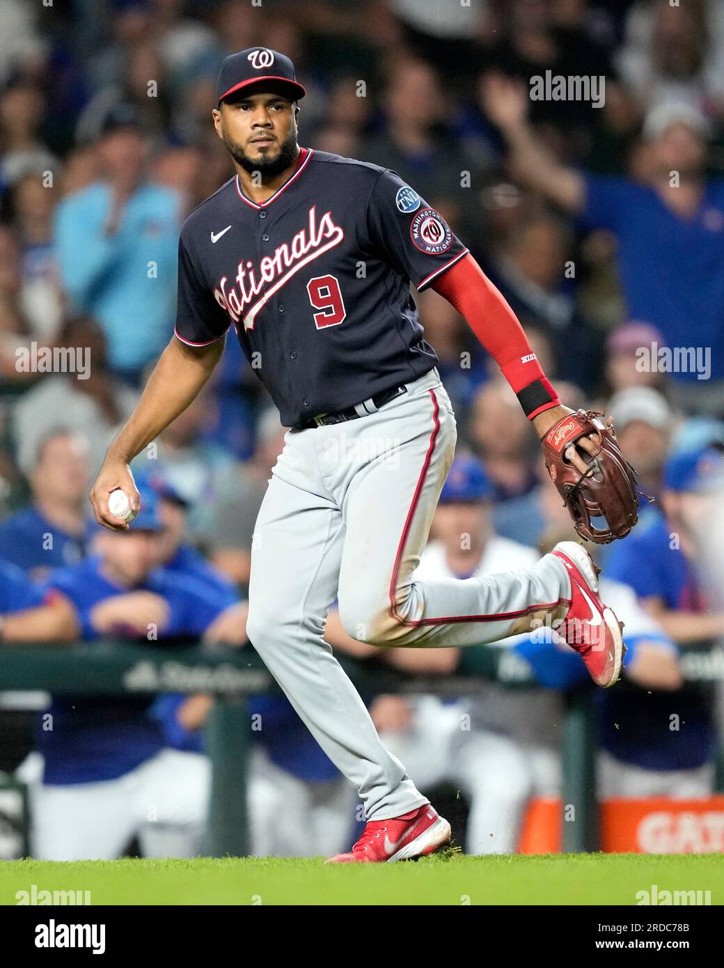 Washington Nationals third baseman Jeimer Candelario aborts his throw ...