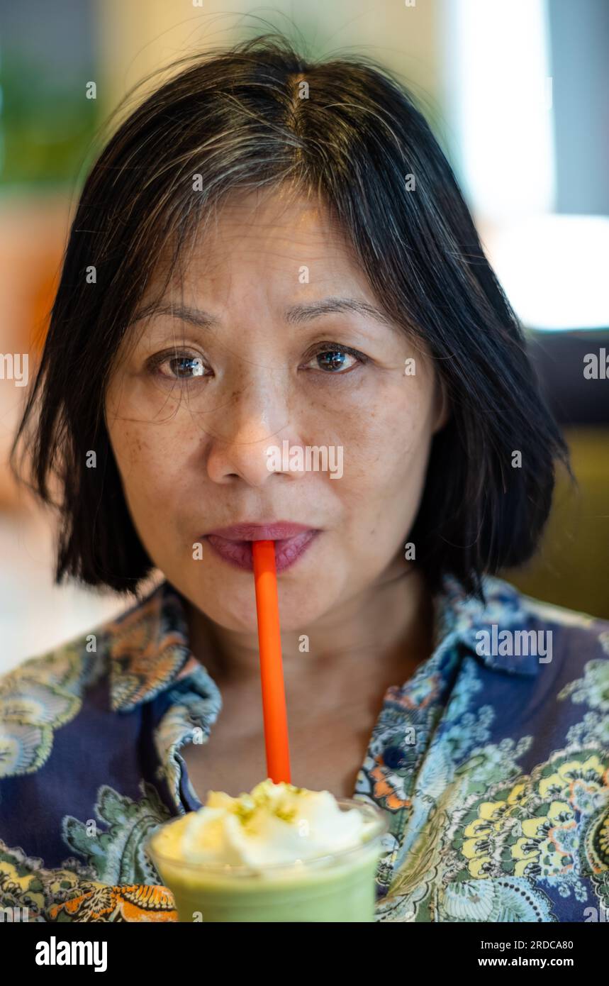 Vietnamese middle aged woman hi-res stock photography and images - Alamy