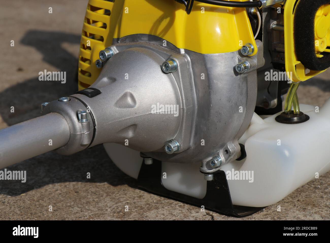 Brush cutter machine with a view of its Clutch housing and other parts