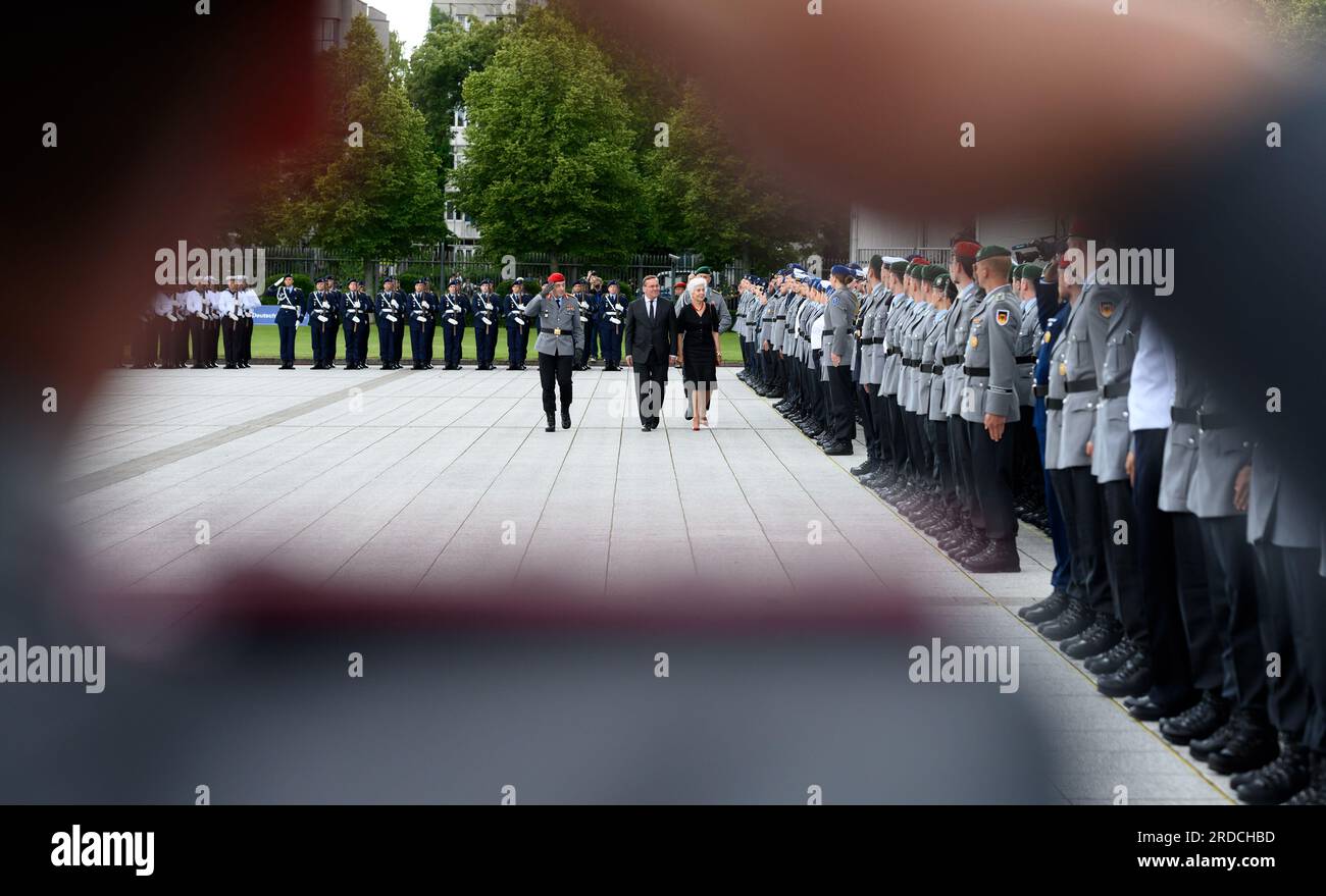 20 July 2023, Berlin: Carsten Breuer (l-r), Inspector General of the German Armed Forces, Boris Pistorius (SPD), Federal Minister of Defense, and Konstanze von Schulthess-Rechberg, Claus Schenk Graf von Stauffenberg's youngest daughter, walk down the ranks of soldiers during the ceremonial swearing-in of around 400 recruits on the parade ground of the Federal Ministry of Defense. The National Day of Remembrance for the Resistance to National Socialist Tyranny commemorates the 79th anniversary of the attempted assassination of Adolf Hitler by Claus Schenk Graf von Stauffenberg and other comrade Stock Photo