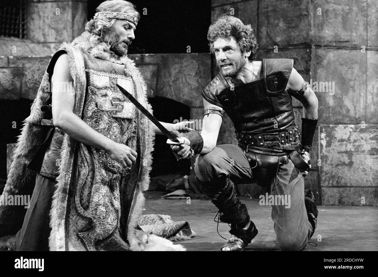 l-r: David Sumner (King Arthur), Peter Marinker (Sir Gawain) in LANCELOT AND GUINEVERE by Gordon Honeycombe after Malory at the Old Vic, London SE1  10/09/1980  design: Anthony Dean  lighting: Brian Harris  fights: Ian McKay  director: Martin Jenkins Stock Photo