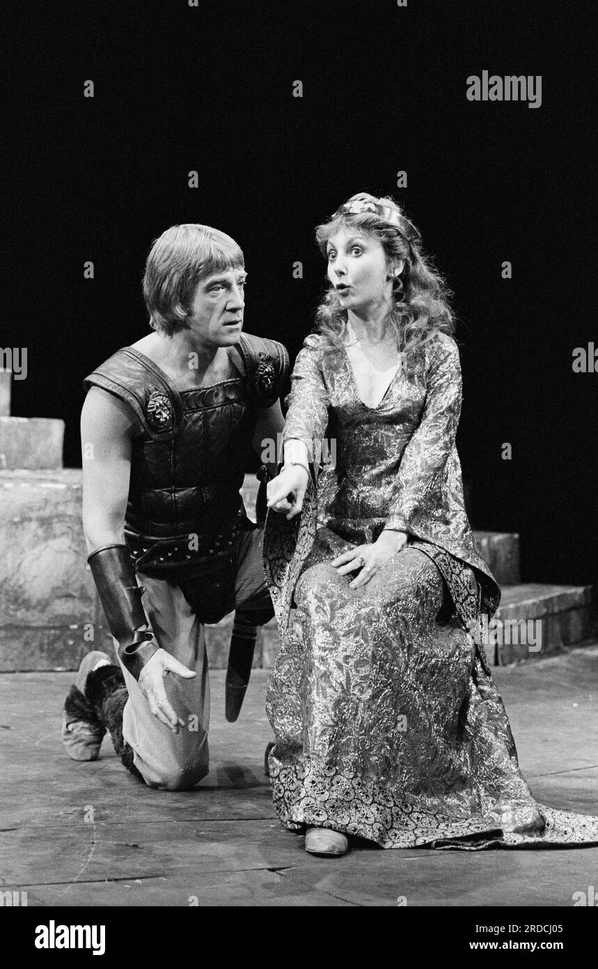 Bryan Marshall (Sir Lancelot of the Lake), Maureen O’Brien (Queen Guinevere) in LANCELOT AND GUINEVERE by Gordon Honeycombe after Malory at the Old Vic, London SE1  10/09/1980  design: Anthony Dean  lighting: Brian Harris  fights: Ian McKay  director: Martin Jenkins Stock Photo