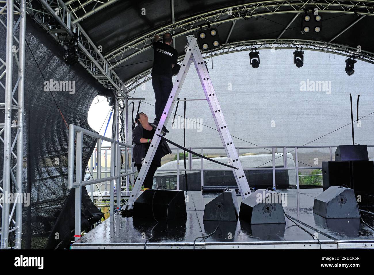 Rigging a festival stage Stock Photo - Alamy