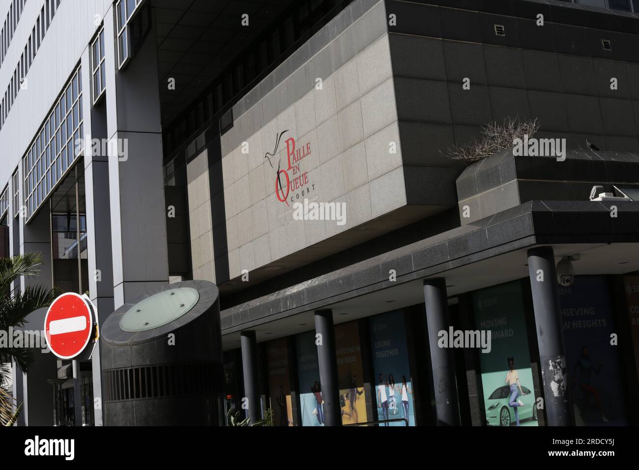 Paille en queue court air mauritius building hires stock photography