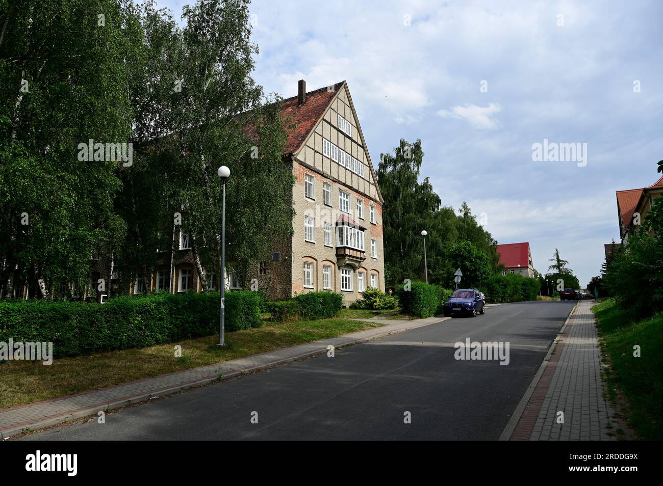 Das Gelände mit Wach-, Wohn- und Wirtschaftsgebäuden der ehemaligen Zittwerke Sieniawka (Kleinschönau) im heutigen Polen.19.07.2023.Die Zittwerke AG w Stock Photo