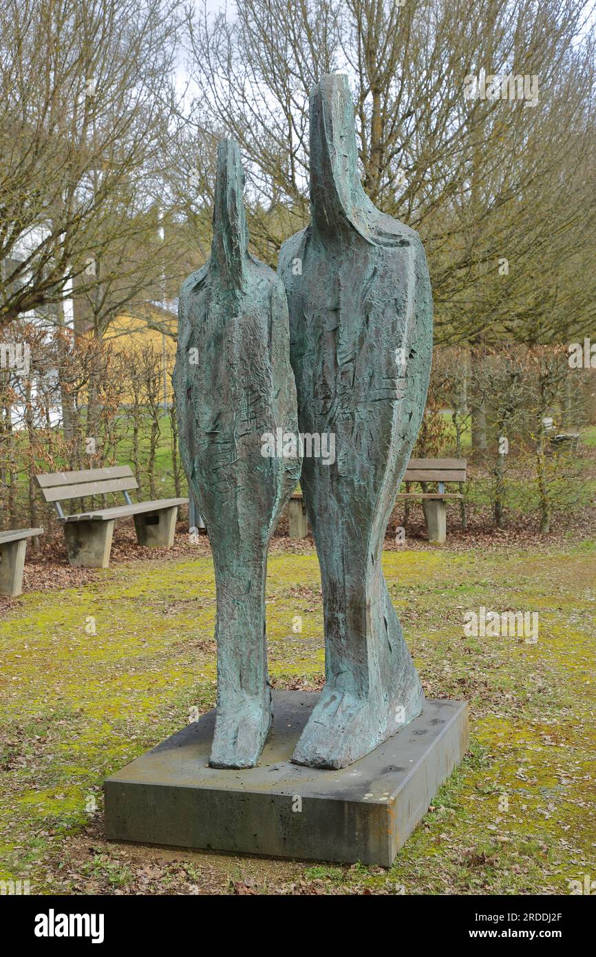 Sculpture pair of figures by Thomas Duttenhoefer 2005, Skulpturenparkviertel, Giessen, Hesse, Germany Stock Photo