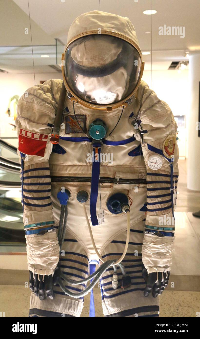 July 20, 2023, New York City, New York, USA: Very rare SOKOL KR ''˜Falcon' Spacesuit, a version of the Sokol-K rescue spacesuit which was used on Soyuz 12, from 1973 -1980, seen on display at Sotheby's New York Space Exploration Auction with an estimate of $40,000 - $50,000. (Credit Image: © Nancy Kaszerman/ZUMA Press Wire) EDITORIAL USAGE ONLY! Not for Commercial USAGE! Stock Photo