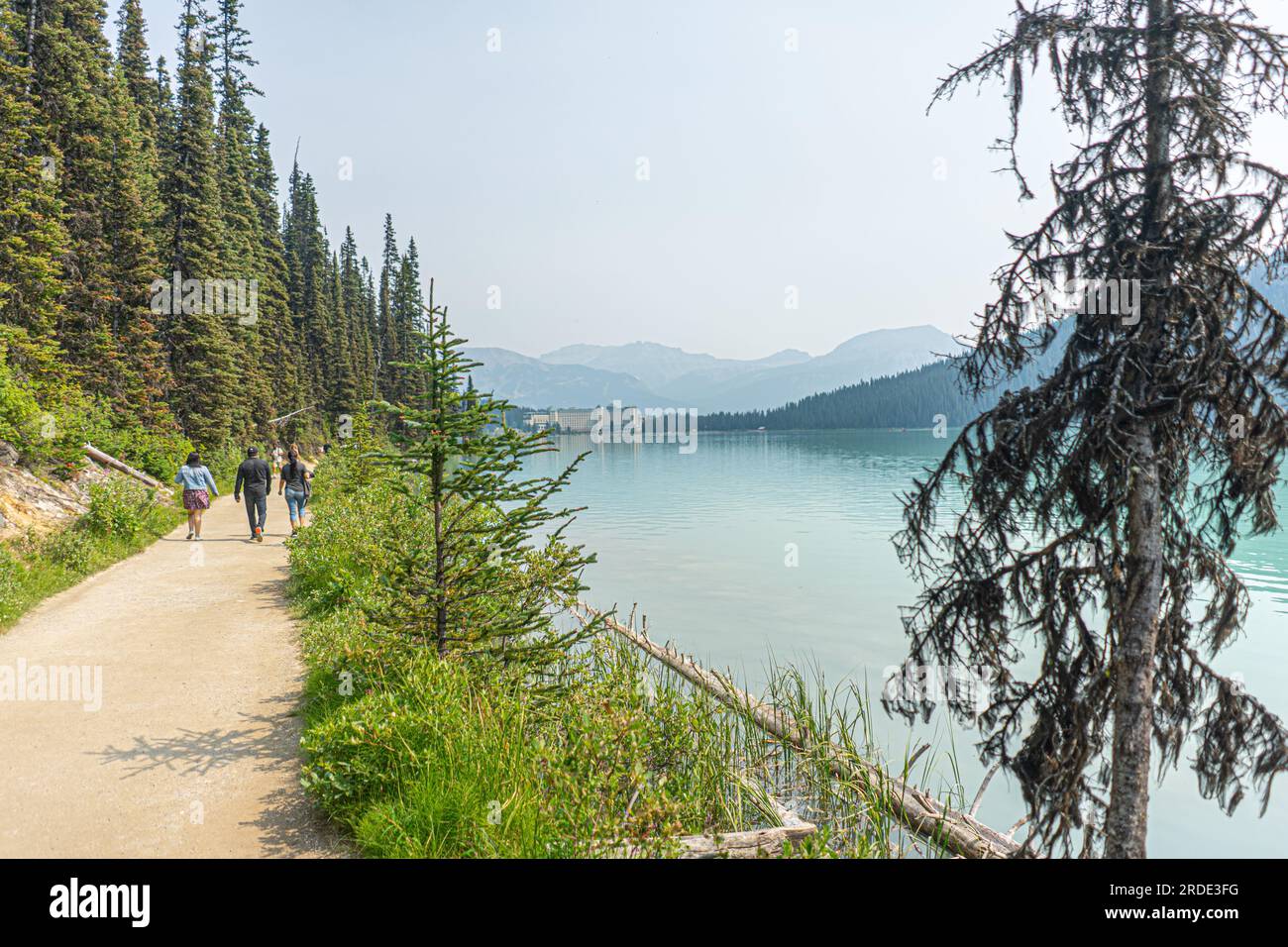 A path around the lake hi-res stock photography and images - Alamy
