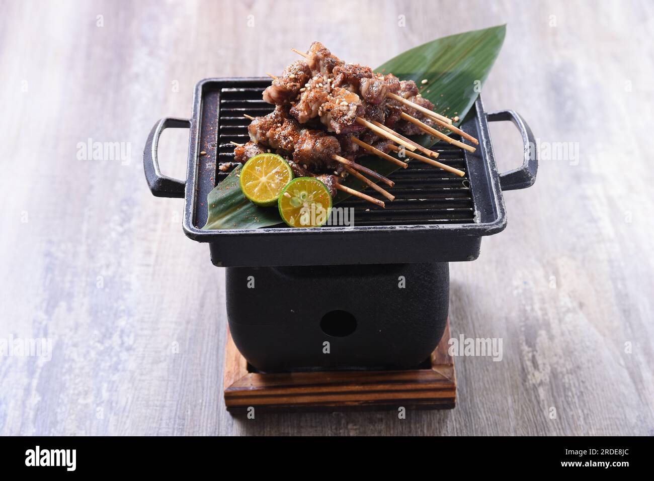 https://c8.alamy.com/comp/2RDE8JC/charcoal-grilled-australia-wagyu-1-skewershashlik-kebab-japanese-food-2RDE8JC.jpg