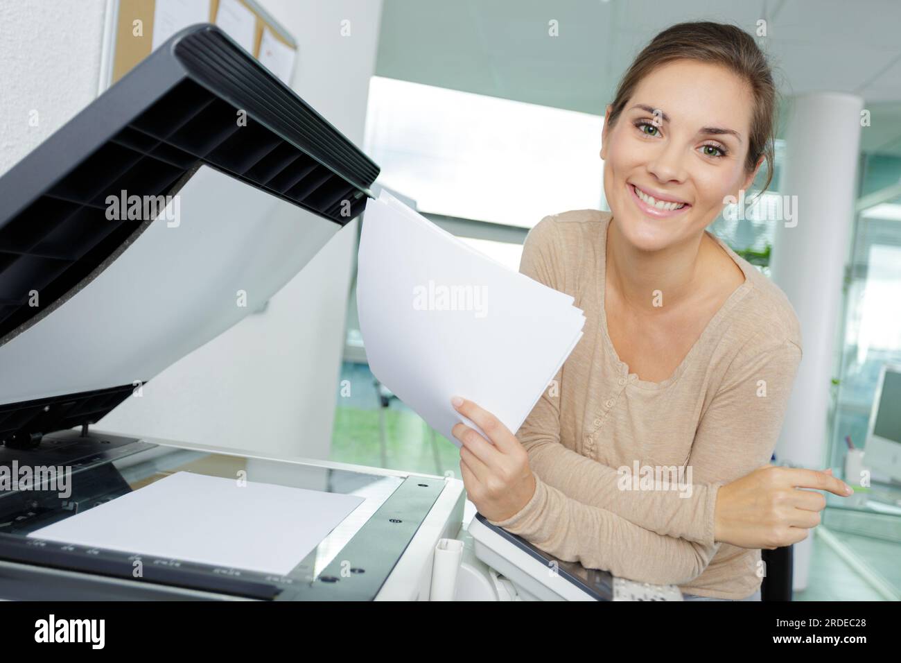 Office worker using fax machine hi-res stock photography and images - Alamy