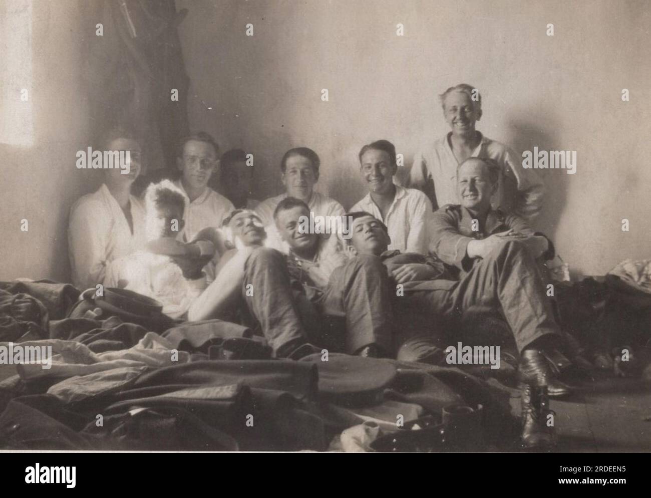 injured or just resting troops from the first world war ( Great war) looks like the athmosphere was pretty good as everyone was smiling. 1910s photo Stock Photo