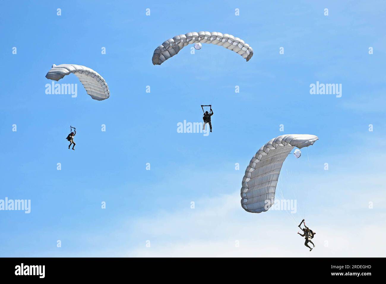 Washington, USA. 15th July, 2023. Special Tactics airmen perform a military free falljump out