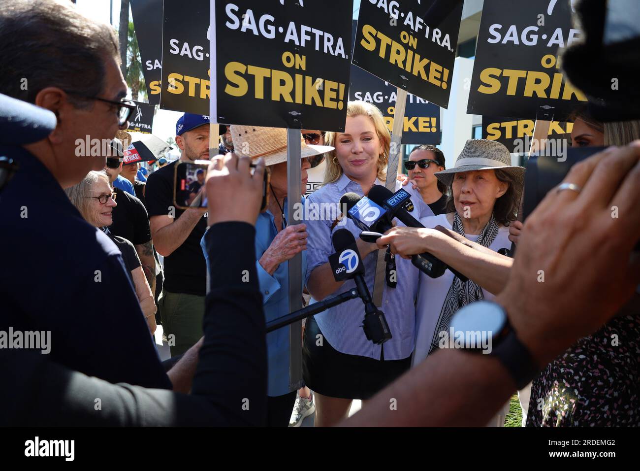 Hollywood, California, U.S.A. 20th July, 2023. Jane Fonda, and June Diane  Raphael, part of the cast of the seven-season hit Netflix TV show Grace and  Frankie, are walking the SAG-AFTRA/WGA picket line