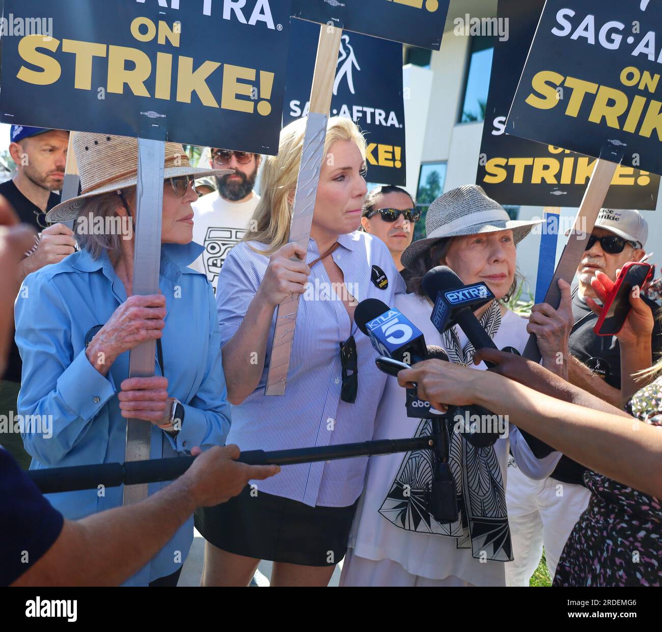 Hollywood, California, U.S.A. 20th July, 2023. Jane Fonda, and June Diane  Raphael, part of the cast of the seven-season hit Netflix TV show Grace and  Frankie, are walking the SAG-AFTRA/WGA picket line